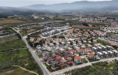 Kuşadası Soğucak ta Projeden Satılık 5+1 Villa