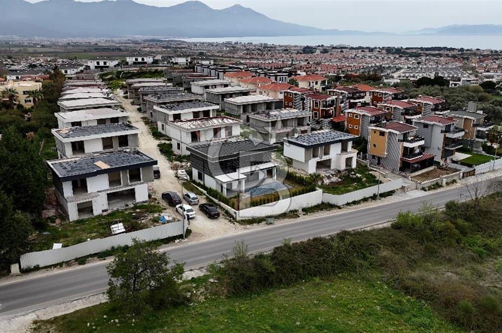 Kuşadası Soğucak ta Projeden Satılık 5+1 Villa
