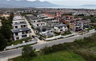 Kuşadası Soğucak ta Projeden Satılık 5+1 Villa