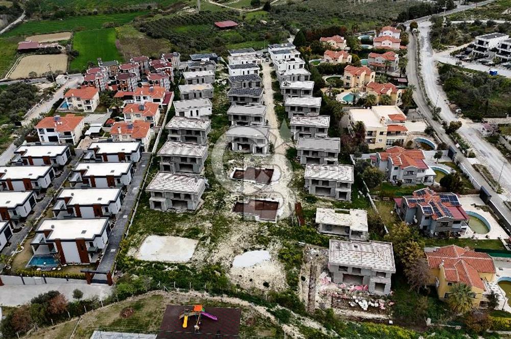 Kuşadası Soğucak ta Projeden Satılık 5+1 Villa