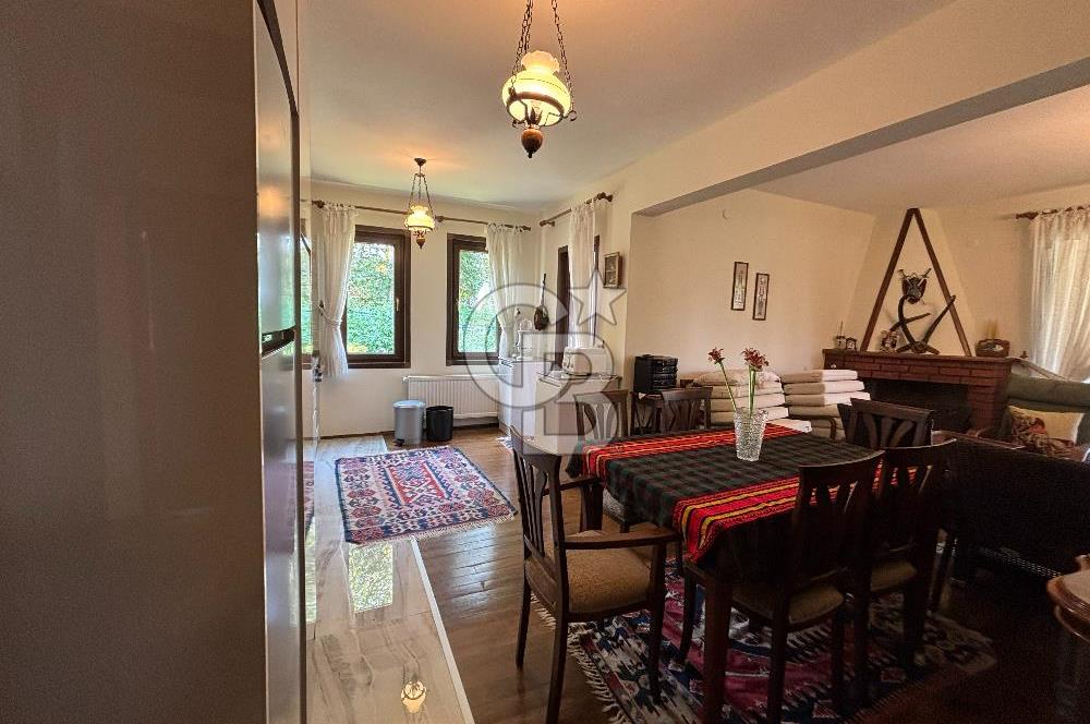 Huzur Dolu Bir Yaşam: Ortak Havuzlu, Güvenlikli 4+1 Aile Sitesi