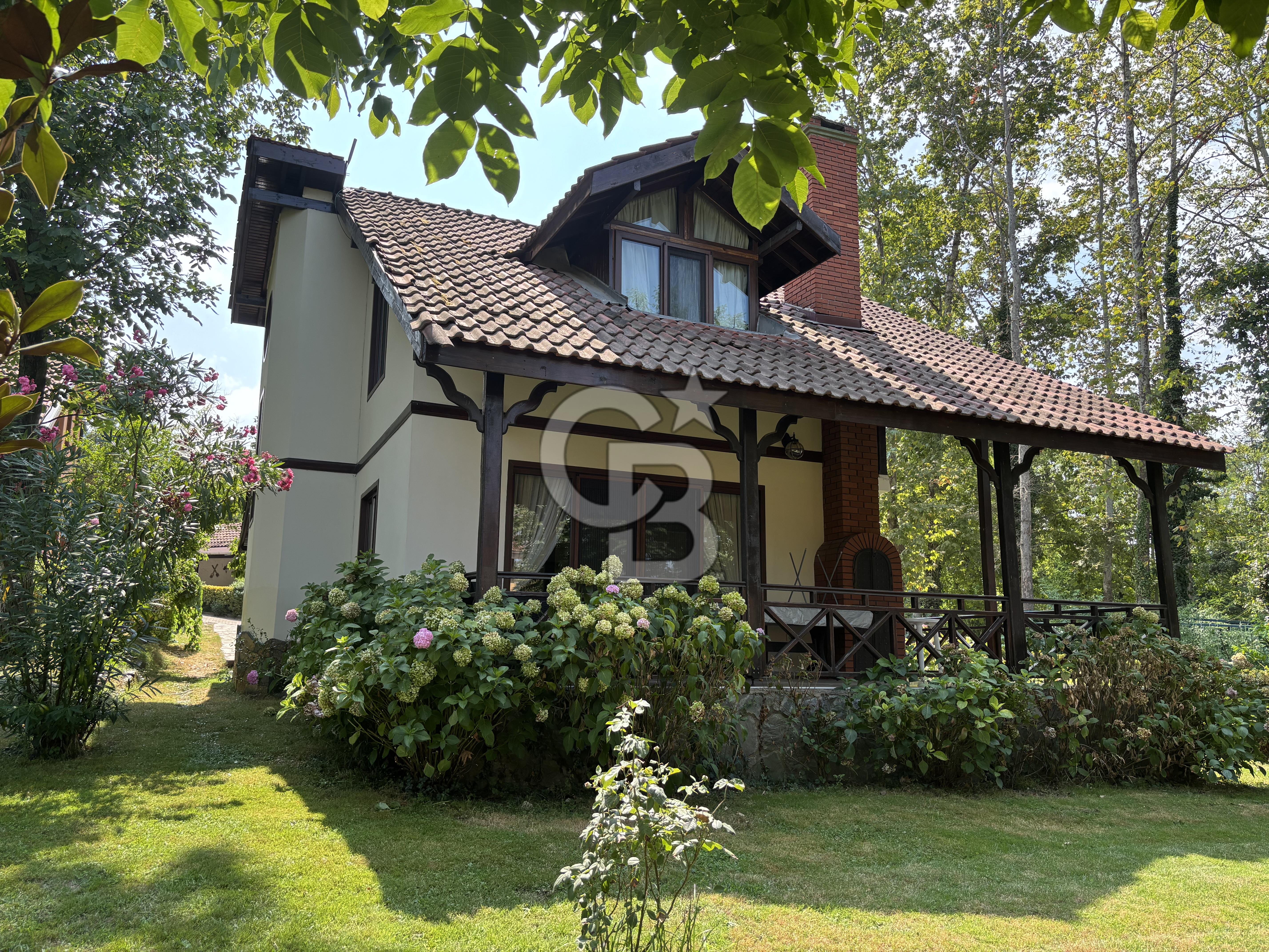 Huzur Dolu Bir Yaşam: Ortak Havuzlu, Güvenlikli 4+1 Aile Sitesi