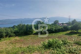 KARTEPE EŞME GÖL MANZARALI SATILIK ARSA