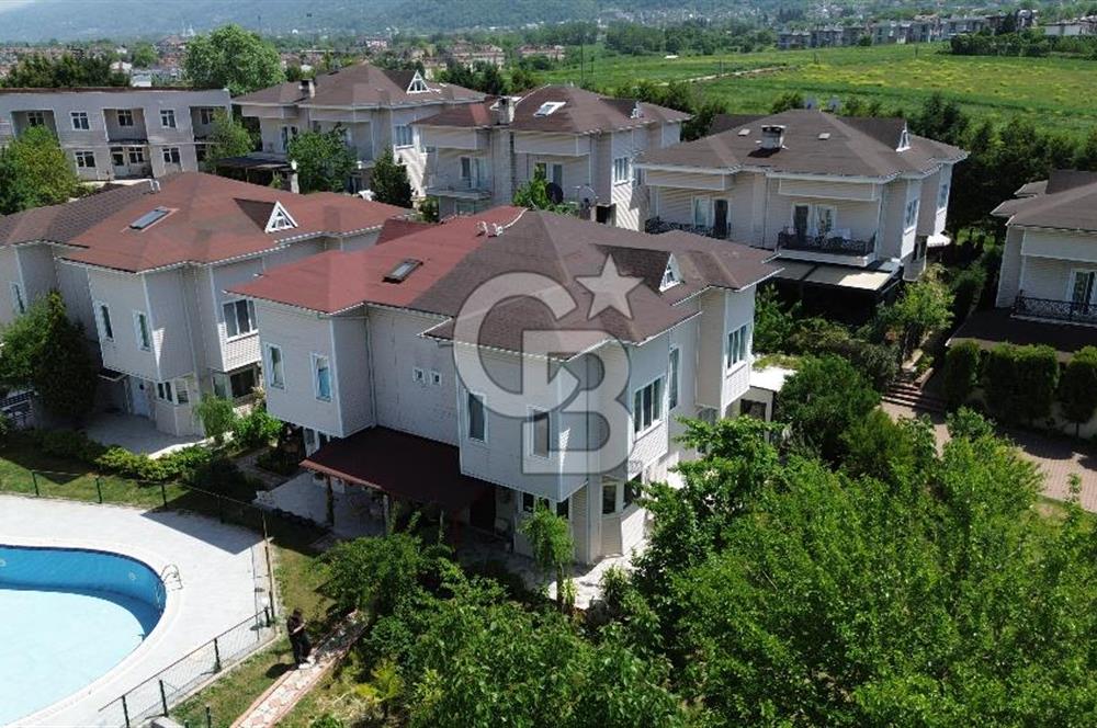 HUZUR DOLU BİR SİTEDE HARİKA SATILIK VİLLA
