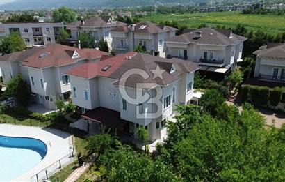 HUZUR DOLU BİR SİTEDE HARİKA SATILIK VİLLA