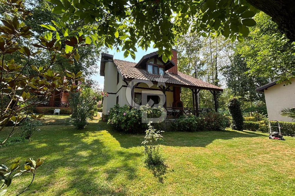 Huzur Dolu Bir Yaşam: Ortak Havuzlu, Güvenlikli 4+1 Aile Sitesi