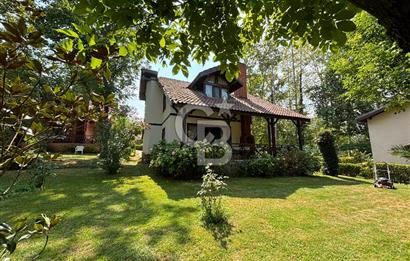 Huzur Dolu Bir Yaşam: Ortak Havuzlu, Güvenlikli 4+1 Aile Sitesi