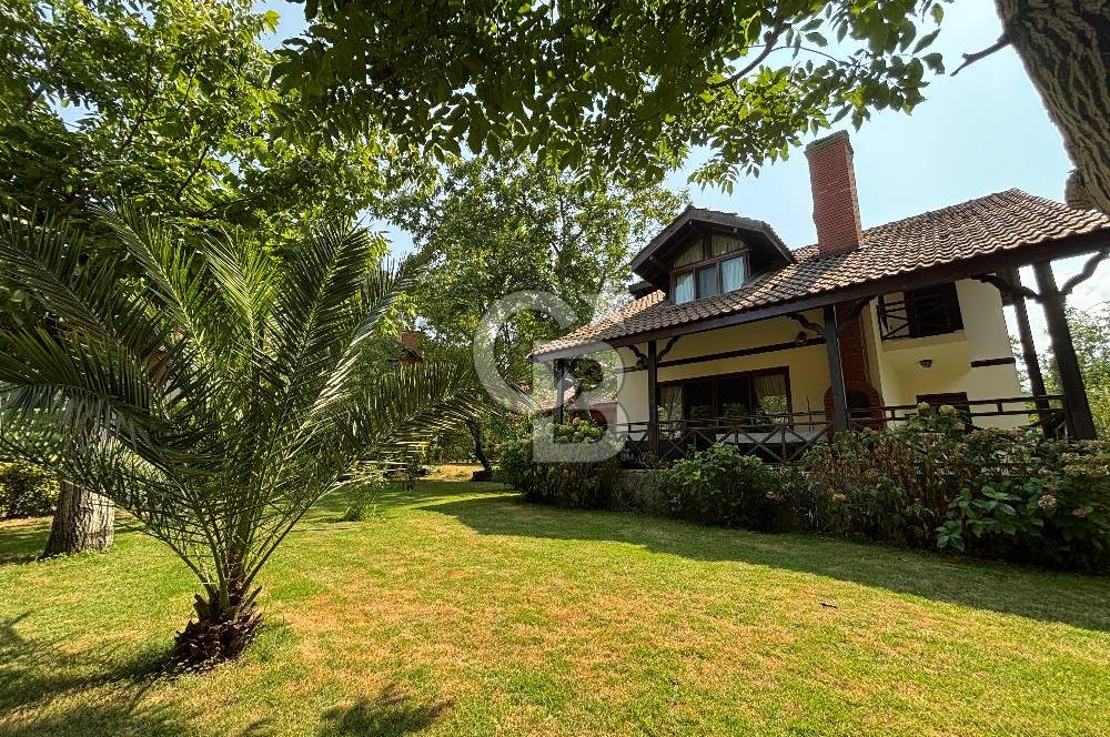 Huzur Dolu Bir Yaşam: Ortak Havuzlu, Güvenlikli 4+1 Aile Sitesi