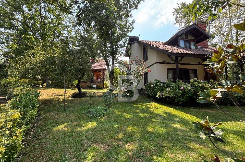 Huzur Dolu Bir Yaşam: Ortak Havuzlu, Güvenlikli 4+1 Aile Sitesi
