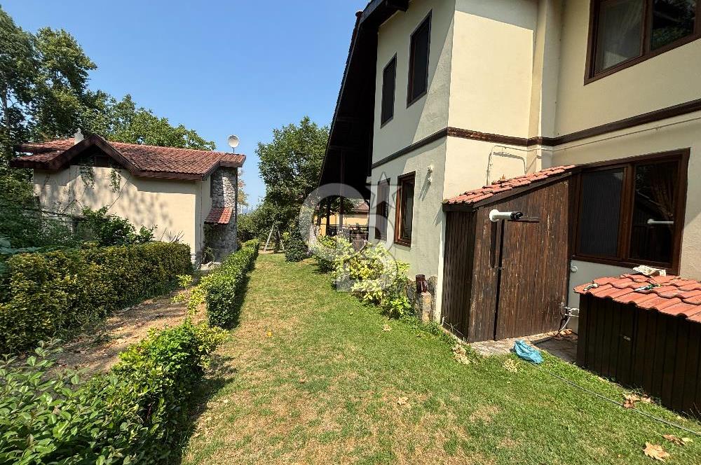 Huzur Dolu Bir Yaşam: Ortak Havuzlu, Güvenlikli 4+1 Aile Sitesi