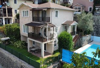 DEĞİRMENDERE'DE DENİZ MANZARALI SATILIK MÜSTAKİL TRİPLEKS VİLLA