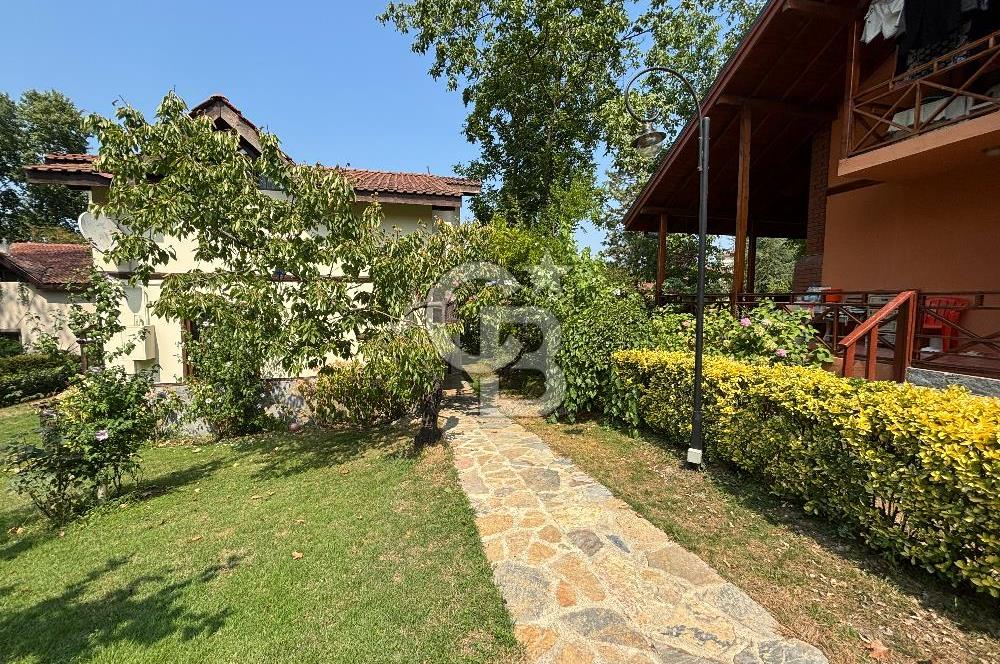 Huzur Dolu Bir Yaşam: Ortak Havuzlu, Güvenlikli 4+1 Aile Sitesi