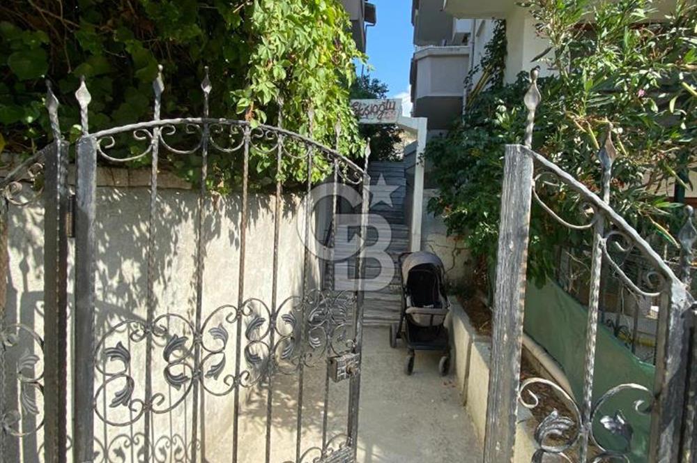ESENKÖY PAPAZ MEVKİİ DE DENİZ MANZARALI ÇATIDUBLEKS FIRSAT DAİRE