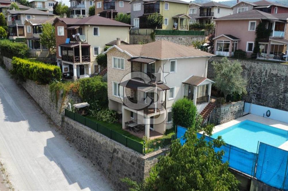 DEĞİRMENDERE'DE DENİZ MANZARALI SATILIK MÜSTAKİL TRİPLEKS VİLLA
