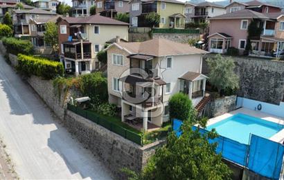DEĞİRMENDERE'DE DENİZ MANZARALI SATILIK MÜSTAKİL TRİPLEKS VİLLA
