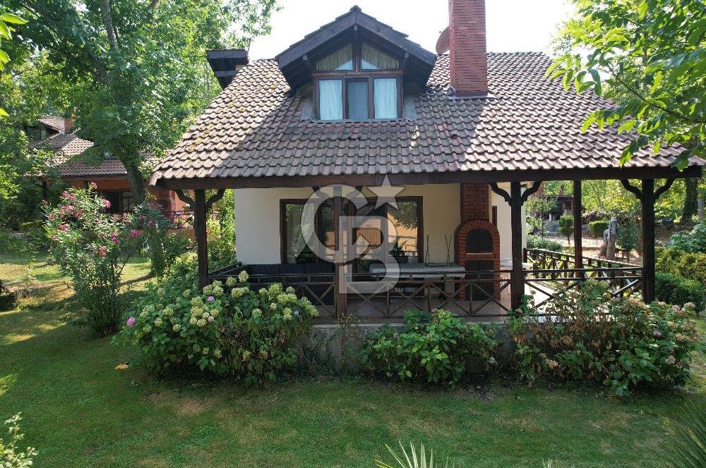 Huzur Dolu Bir Yaşam: Ortak Havuzlu, Güvenlikli 4+1 Aile Sitesi