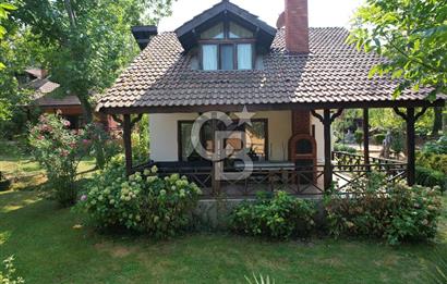 Huzur Dolu Bir Yaşam: Ortak Havuzlu, Güvenlikli 4+1 Aile Sitesi