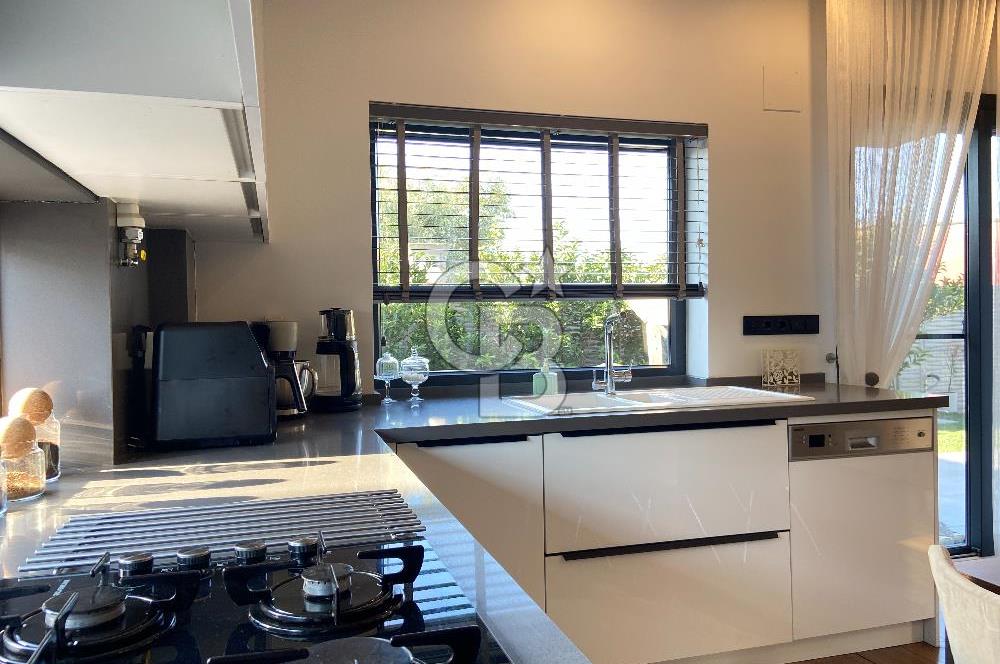 Manisa Akhisar Novada Avm Yanı Satılık Havuzlu Villa 