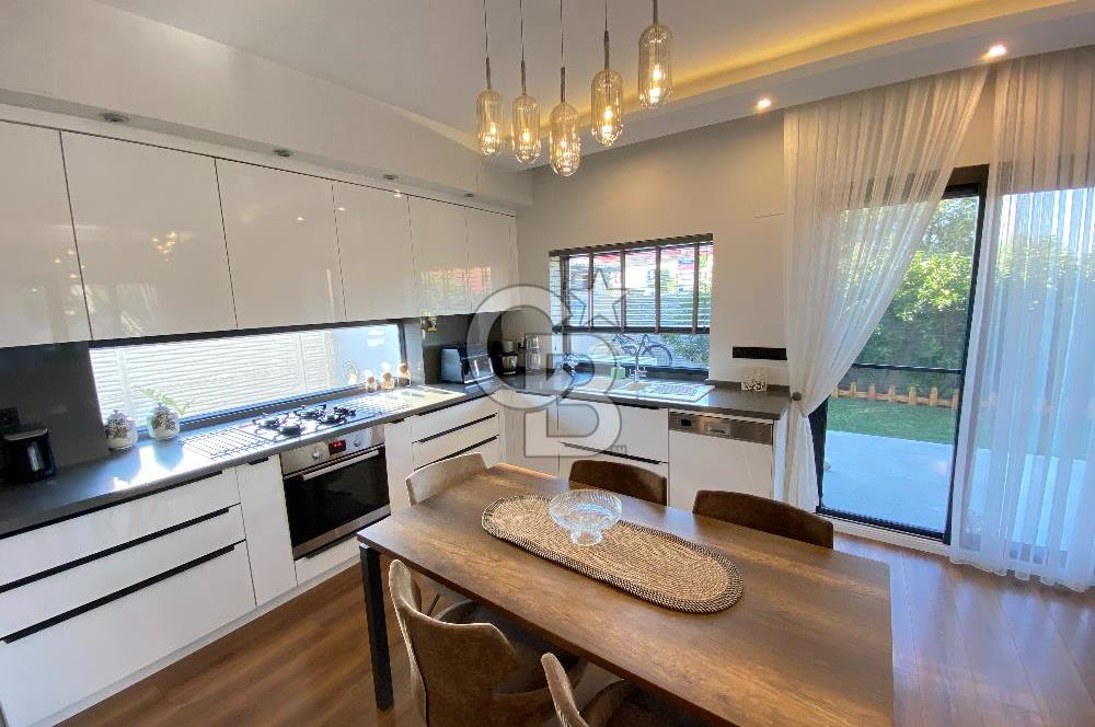 Manisa Akhisar Novada Avm Yanı Satılık Havuzlu Villa 