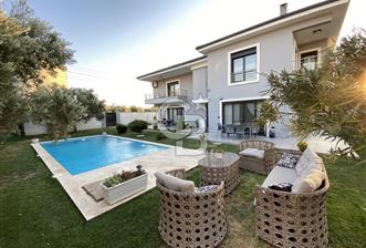 Manisa Akhisar Novada Avm Yanı Satılık Havuzlu Villa 
