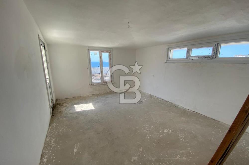 ESENKÖY PAPAZ MEVKİİ DE DENİZ MANZARALI ÇATIDUBLEKS FIRSAT DAİRE