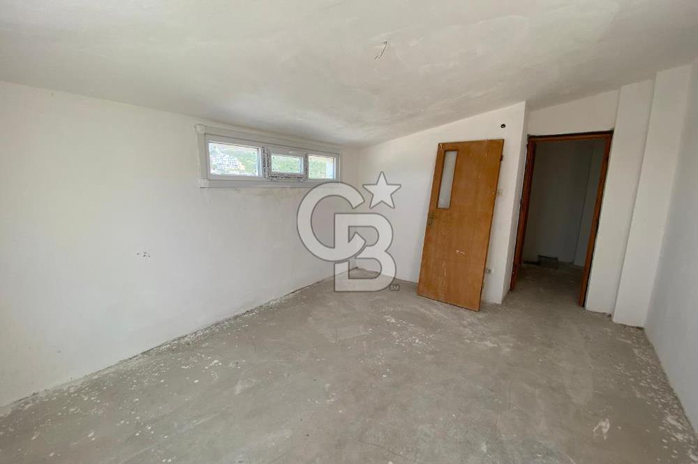 ESENKÖY PAPAZ MEVKİİ DE DENİZ MANZARALI ÇATIDUBLEKS FIRSAT DAİRE