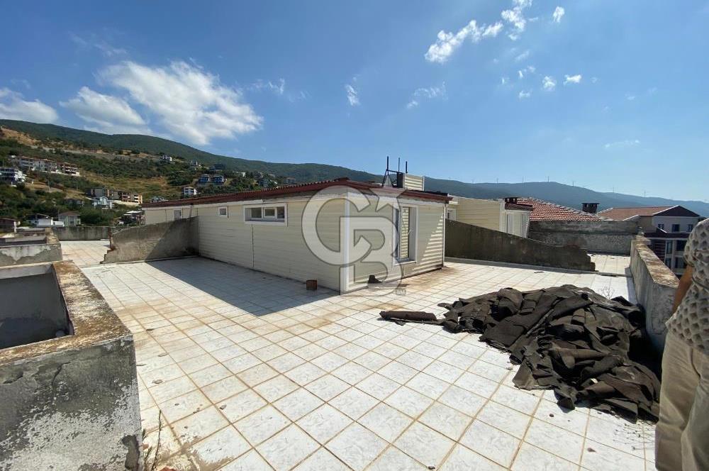 ESENKÖY PAPAZ MEVKİİ DE DENİZ MANZARALI ÇATIDUBLEKS FIRSAT DAİRE