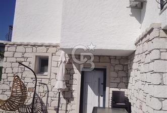 ÇEŞME ŞİFNE DE HAVUZLU 4+1 DUBLEKS EŞYALI KİRALIK VİLLA