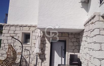 ÇEŞME ŞİFNE DE HAVUZLU 4+1 DUBLEKS EŞYALI KİRALIK VİLLA