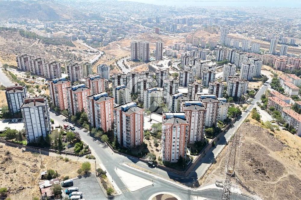  Karşıyaka Yüksek Vadi Sitesinde Satılık 25043 adada Arakat 3+1