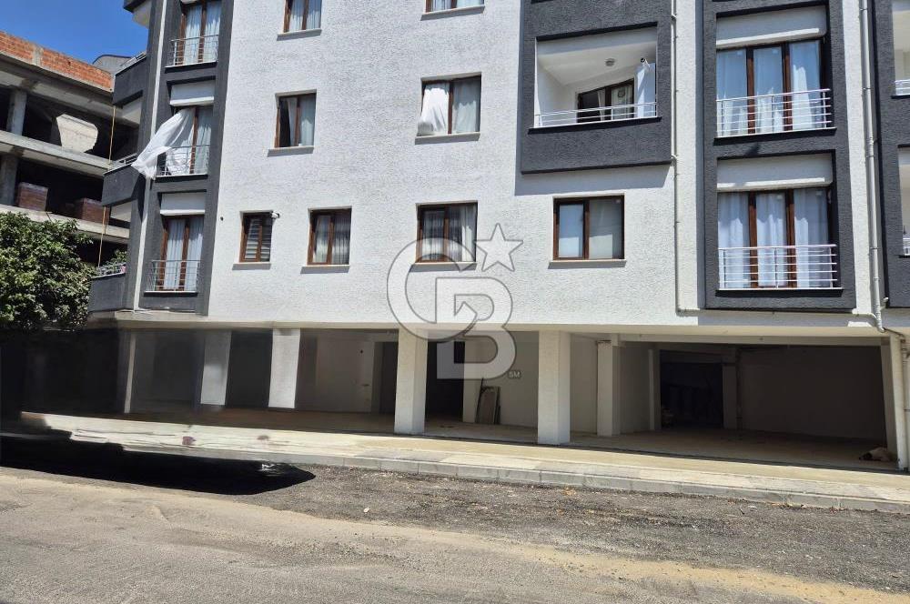 ÇEKMEKÖY ÇAVUŞBAŞI CADDESİ 210 M2 DEPOLU SATILIK DÜKKAN