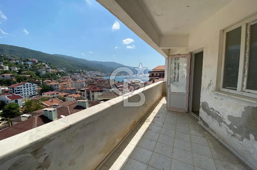 ESENKÖY PAPAZ MEVKİİ DE DENİZ MANZARALI ÇATI DUBLEKS DAİRE