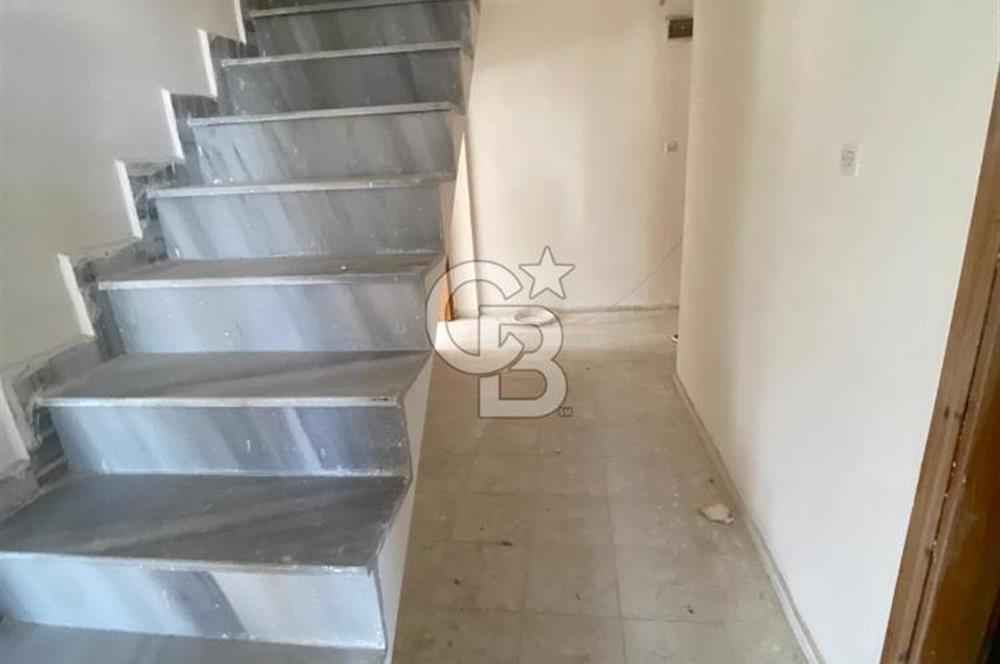ESENKÖY PAPAZ MEVKİİ DE DENİZ MANZARALI ÇATI DUBLEKS DAİRE