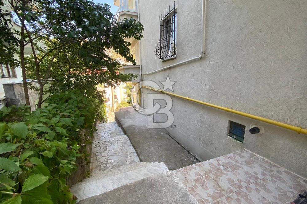 ESENKÖY PAPAZ MEVKİİ DE DENİZ MANZARALI ÇATI DUBLEKS DAİRE