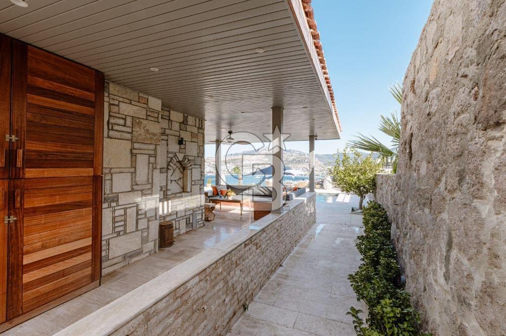 CB CLASS BODRUM GÜNDOĞAN KENDİ SAHİLİ OLAN SATILIK VİLLA