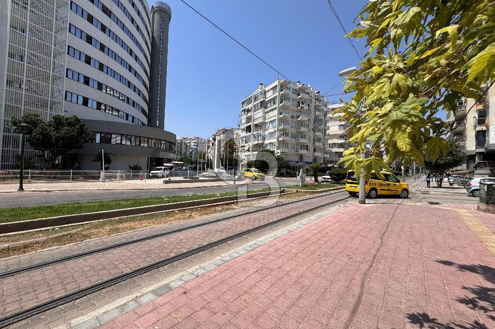 Işıklar Caddesi Üzerinde Tabela Değeri Yüksek Kiralık İşyeri
