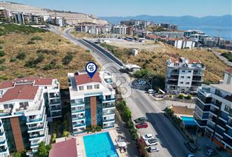 KUŞADASI ÇATI DUBLEKS DENİZ MANZARALI ÖZEL OTOPARKLI 4+1 DAİRE