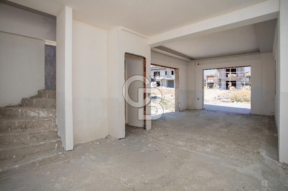 Foça Yenibağarası'nda Satılık 3+1 Müstakil Villa