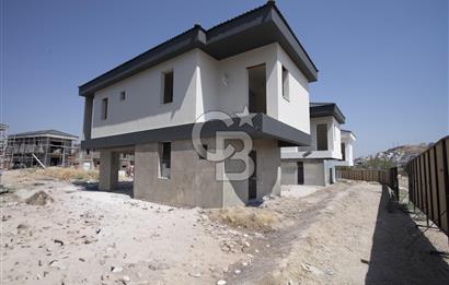 Foça Yenibağarası'nda Satılık 3+1 Müstakil Villa