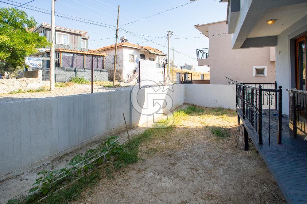 Foça Bağarası Kazım Dirik Mah. Satılık 2+1 Bahçe Katı Daire