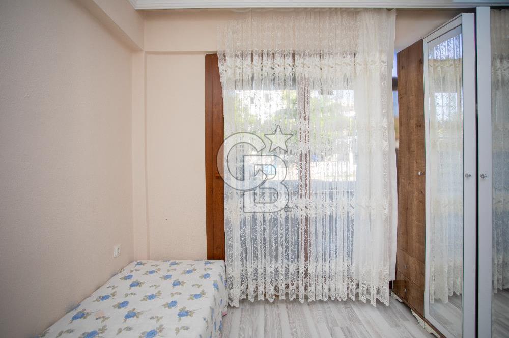 Foça Bağarası Kazım Dirik Mah. Satılık 2+1 Bahçe Katı Daire