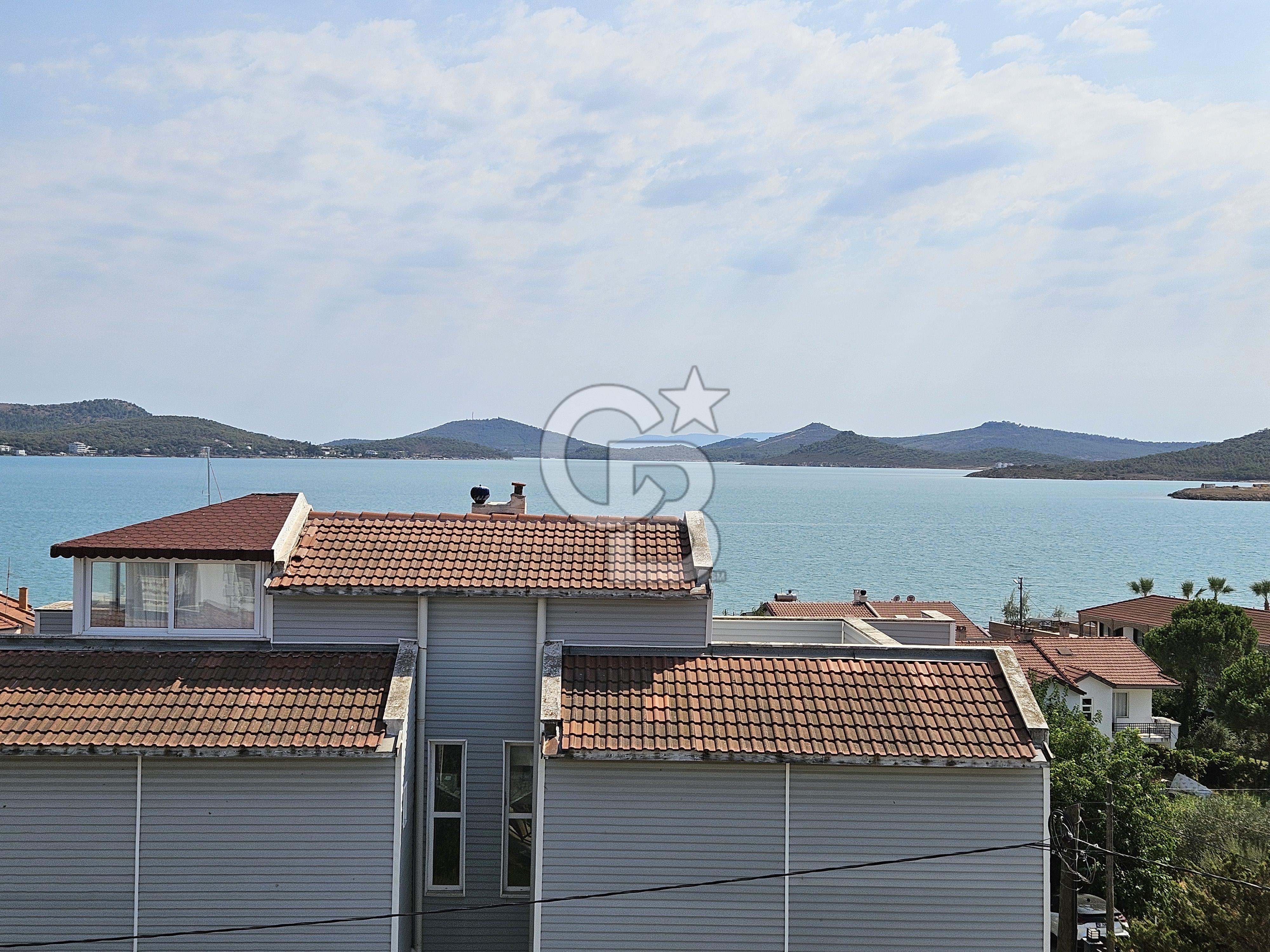 Cunda Adası Merkezi Konumda Deniz Manzaralı Kiralık Villa