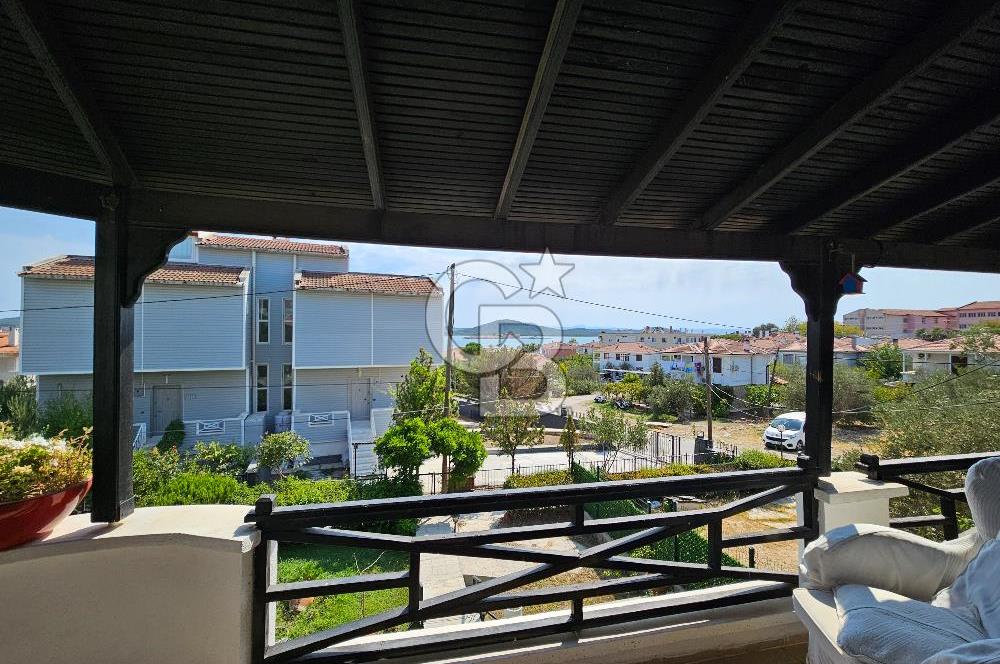 Cunda Adası Merkezi Konumda Deniz Manzaralı Kiralık Villa