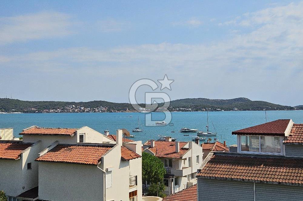 Cunda Adası Merkezi Konumda Deniz Manzaralı Kiralık Villa