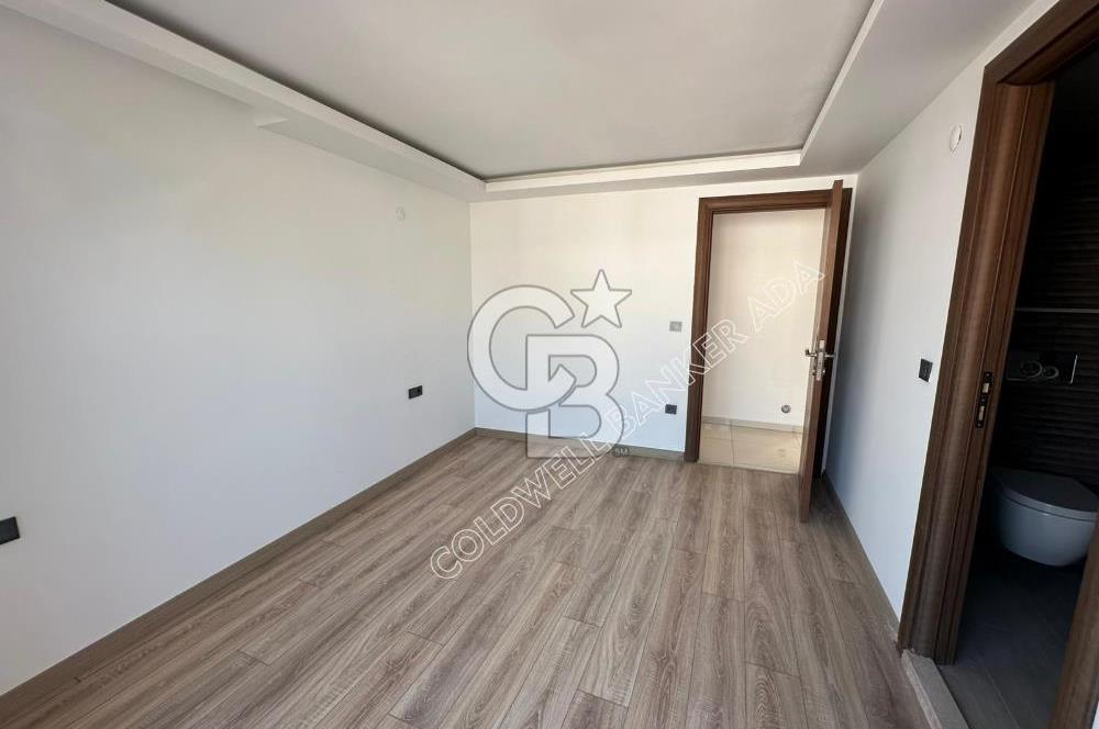 KUŞADASI PANORAMİK DENİZ MANZARALI SİTEDE ÇATI KATI 3+1 DAİRE