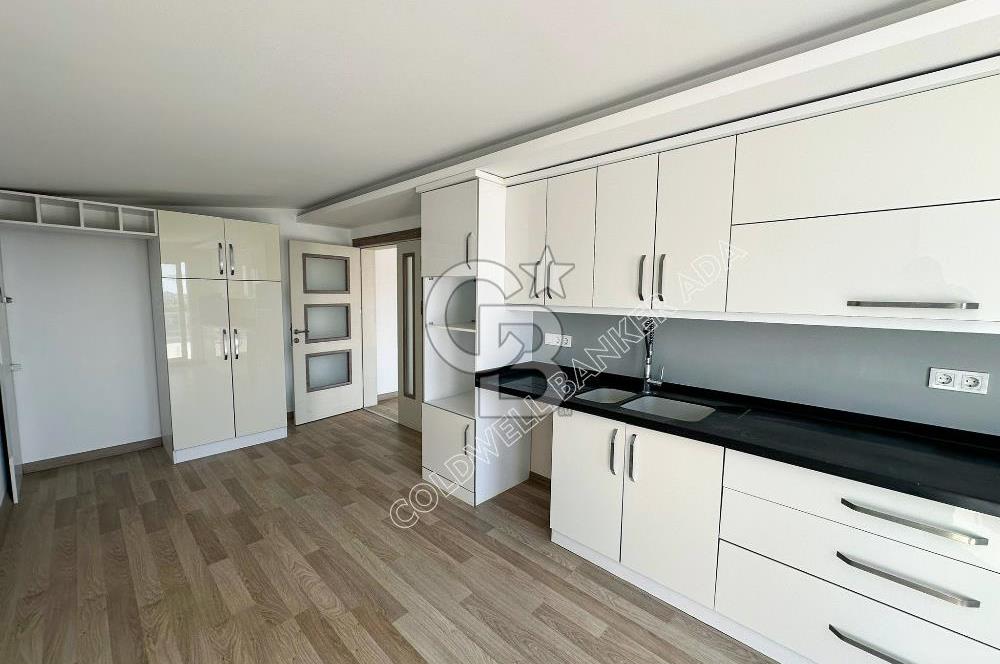 KUŞADASI ÇATI DUBLEKS DENİZ MANZARALI ÖZEL OTOPARKLI 4+1 DAİRE