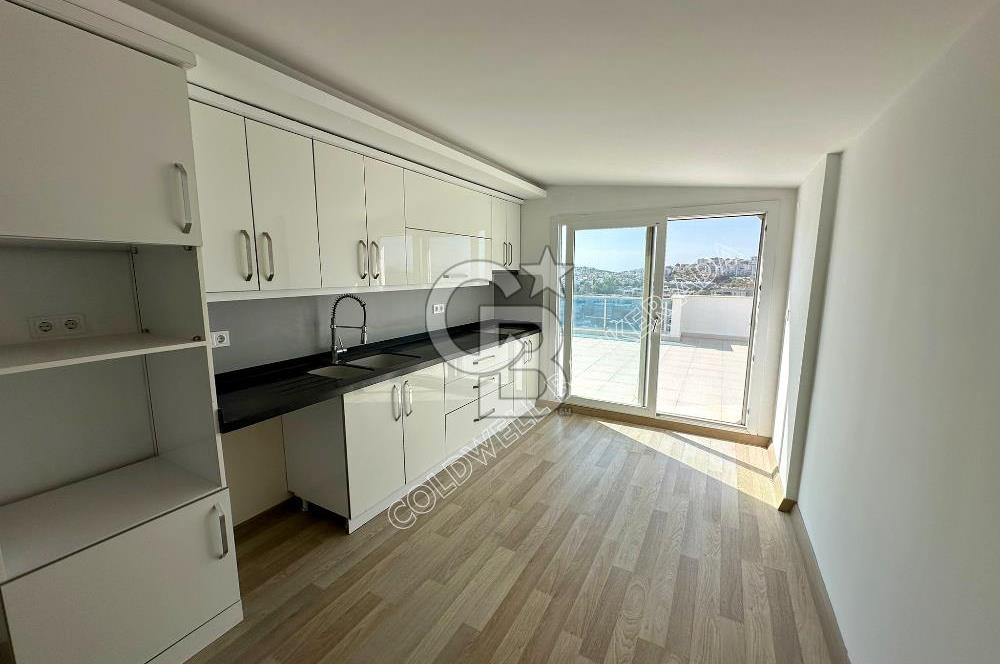 KUŞADASI ÇATI DUBLEKS DENİZ MANZARALI ÖZEL OTOPARKLI 4+1 DAİRE