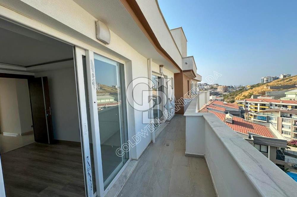 KUŞADASI PANORAMİK DENİZ MANZARALI SİTEDE ÇATI KATI 3+1 DAİRE