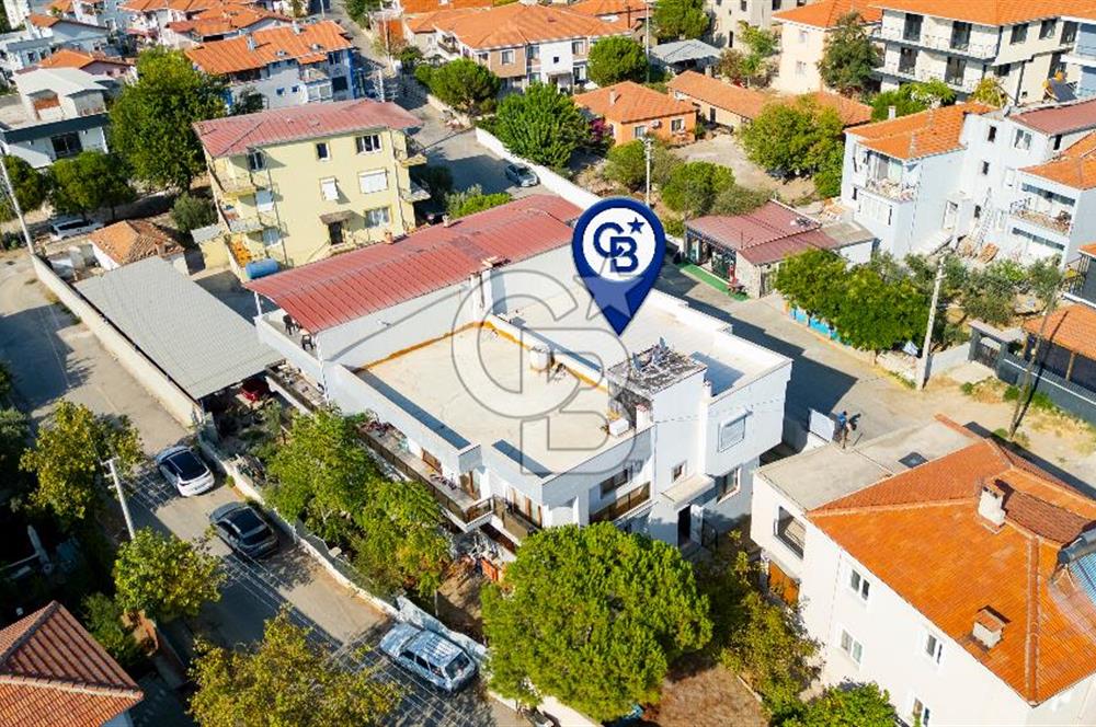 Foça Bağarası Kazım Dirik Mah. Satılık 2+1 Bahçe Katı Daire