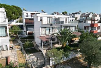 Gömeç Karaağaçta Denize 80 Metre Deniz Manzaralı Villa